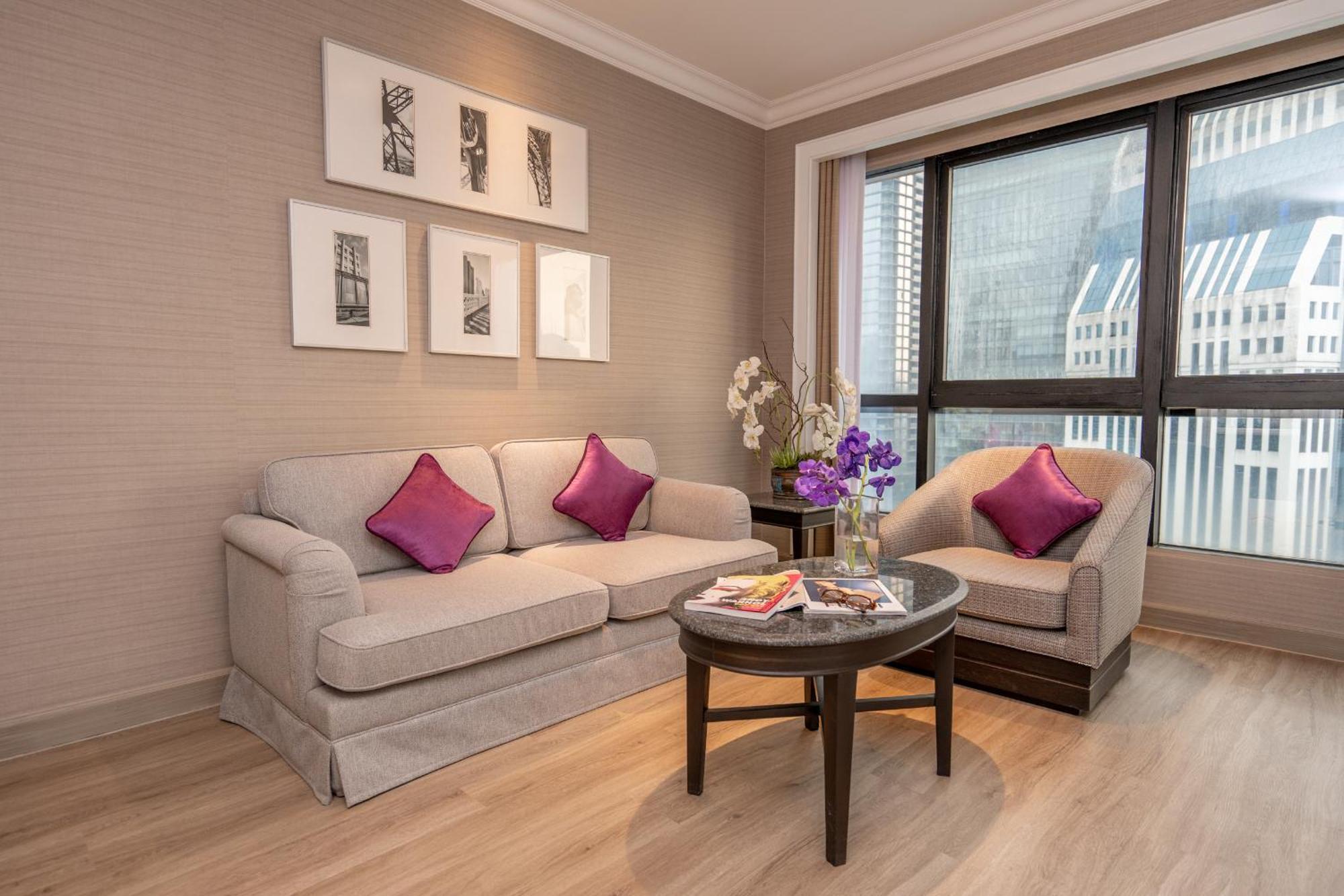 Nh Bangkok Sukhumvit Boulevard Εξωτερικό φωτογραφία A living room in a hotel suite